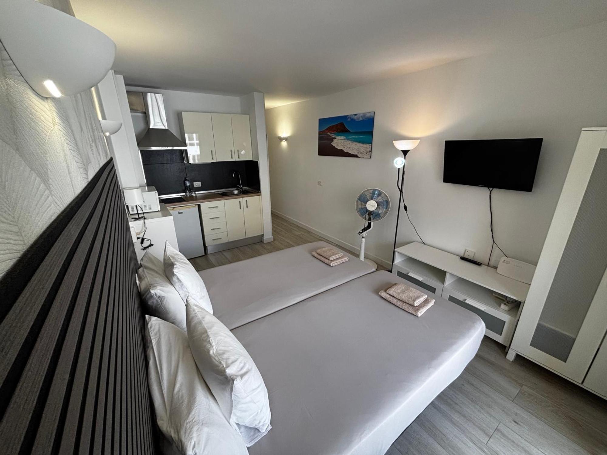 Cozy Studio In Los Cristianos Beach Free Wifi アロナ エクステリア 写真