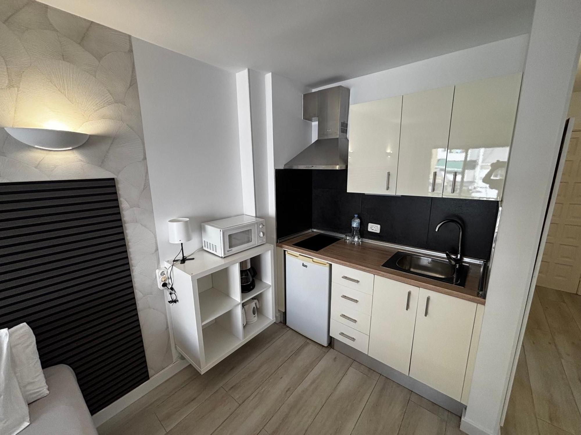 Cozy Studio In Los Cristianos Beach Free Wifi アロナ エクステリア 写真